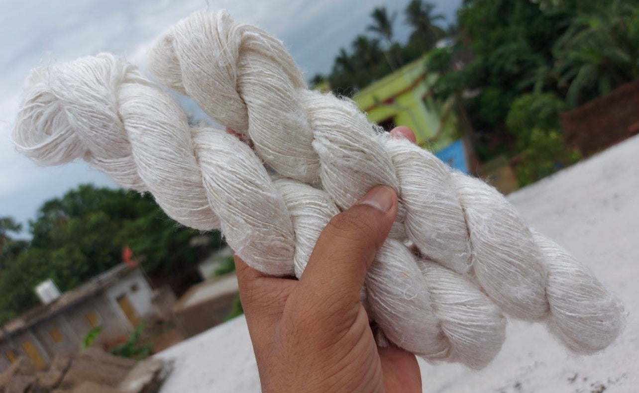 100% handspun banana 200/250yds DK